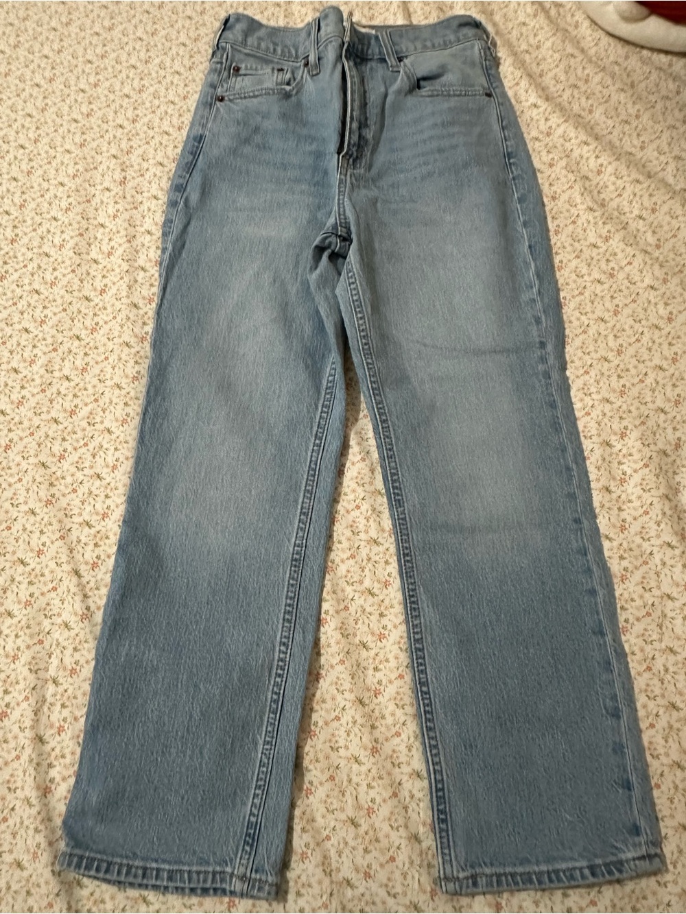 Abercrombie & Fitch ultra high rise ankle staight size 26s